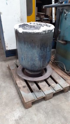 威斯托芬（WESTOFEN）固定式电熔炉和保温炉，350 千克，36 千瓦，用于炼铝