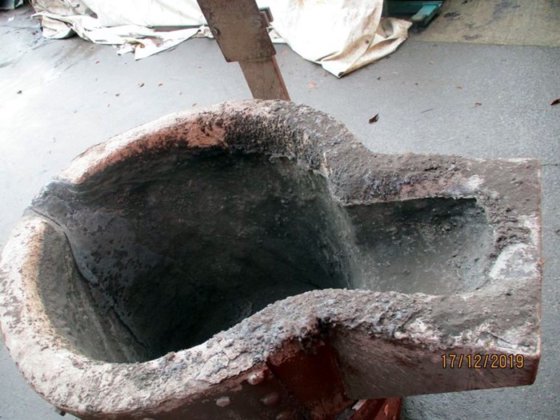 遊星ギアボックス付き注湯レードル ± 2,5 t