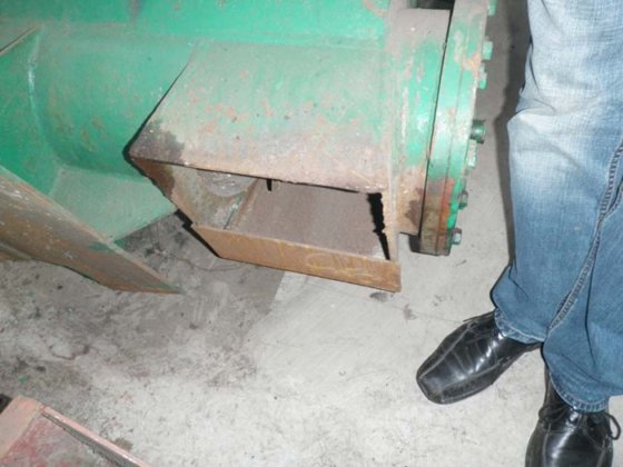 用于抽取料仓的输送螺杆，长度 2700 毫米