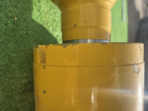 小松液压千斤顶：2件（1套）OSA；小松液压缸千斤顶