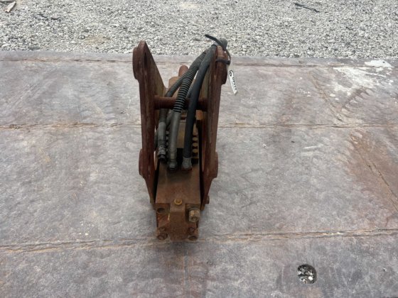 0.1 断路器；无销衬套，无裂纹；断路器：无销衬套