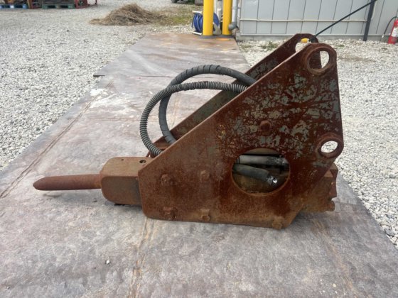 0.1 断路器；无销衬套，无裂纹；断路器：无销衬套