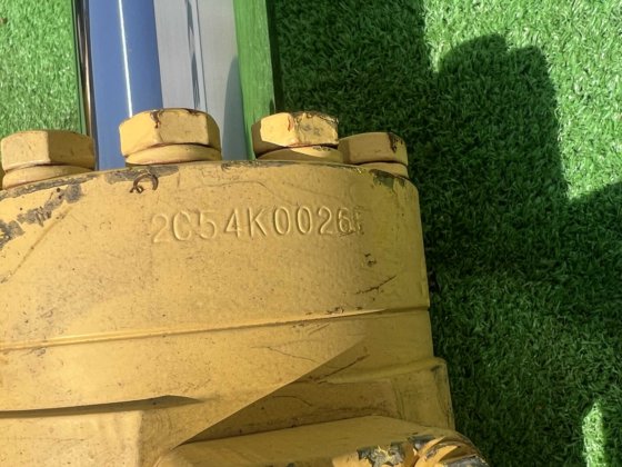 小松液压千斤顶：2件（1套）OSA；小松液压缸千斤顶