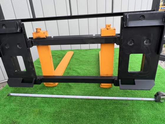 BOBCAT Pallet fork attachment: BOBCAT;