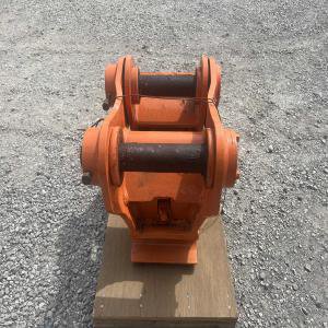 日立快速连接装置:0.7 M 锁,臂宽 306 毫米;快速连接装置:M