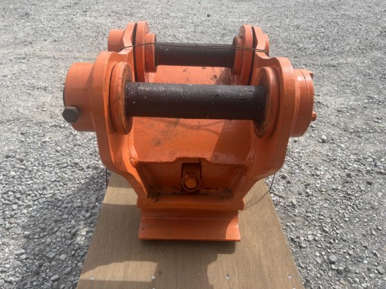 日立快速连接装置:0.7 M 锁,臂宽 306 毫米;快速连接装置:M