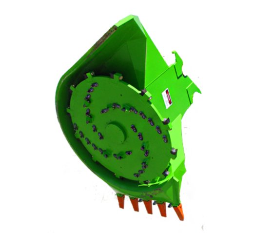 圆盘粉碎机粉碎草、竹子和树木