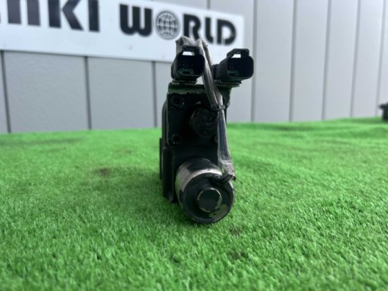 小松液压切换电磁阀、电动阀：PN K7003970；液压切换电磁阀