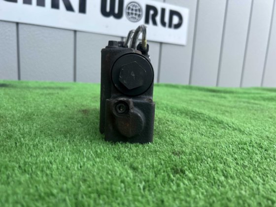 小松液压切换电磁阀、电动阀：PN K7003970；液压切换电磁阀