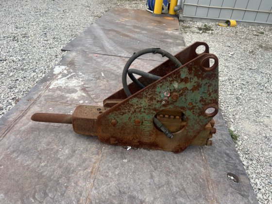 0.1 断路器：无销式衬套；断路器：无销式衬套