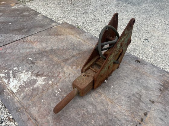 0.1 断路器：无销式衬套；断路器：无销式衬套