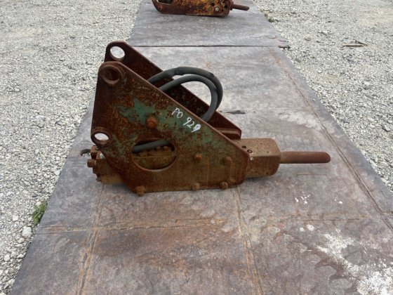 0.1 断路器：无销式衬套；断路器：无销式衬套