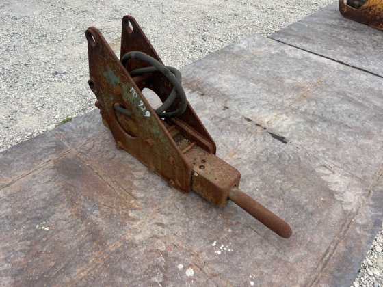 0.1 断路器：无销式衬套；断路器：无销式衬套