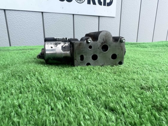 小松液压切换电磁阀、电动阀：PN K7003967；液压切换电磁阀