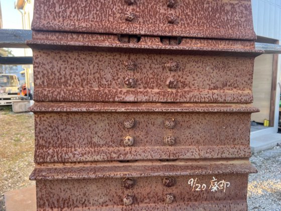 推土机轨道线；铁撬棍，铁鞋