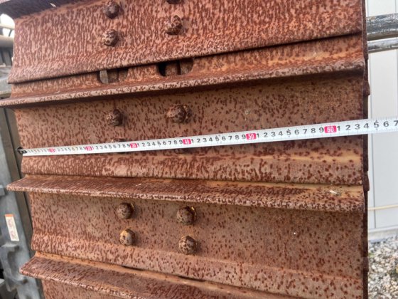 推土机轨道线；铁撬棍，铁鞋