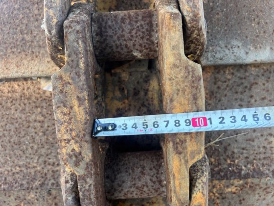 推土机轨道线；铁撬棍，铁鞋