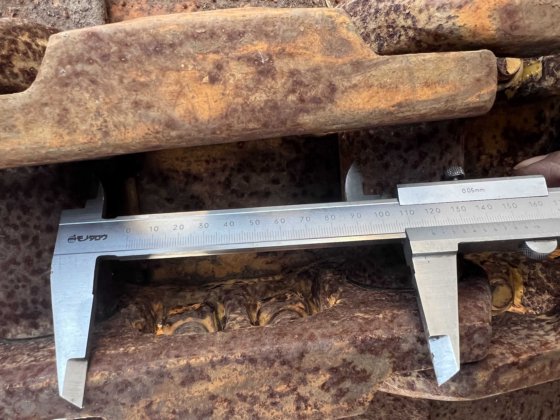 推土机轨道线；铁撬棍，铁鞋