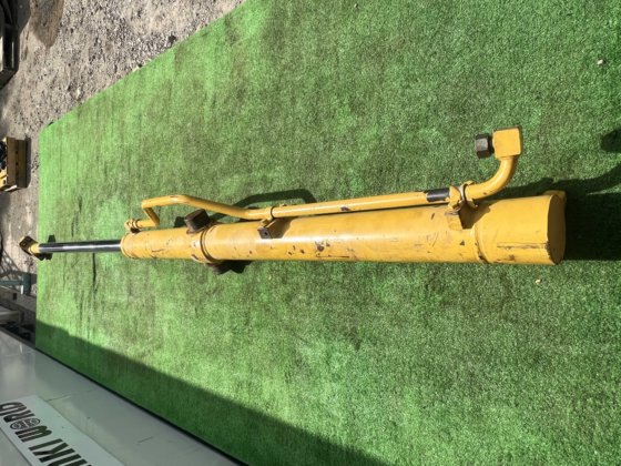 Komatsu Hydraulic Jack; コマツ 油圧シリンダー