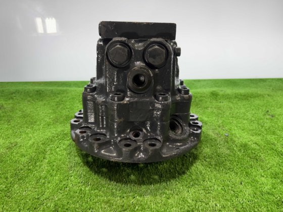 回转马达；回转机械的上部