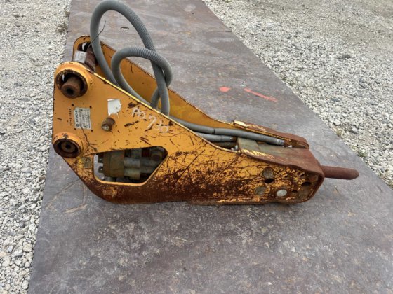 0.1 断路器：销钉 40mm，臂宽???；断路器