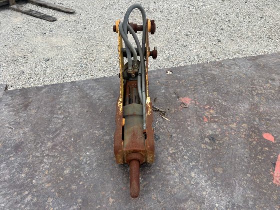 0.1 断路器：销钉 40mm，臂宽???；断路器