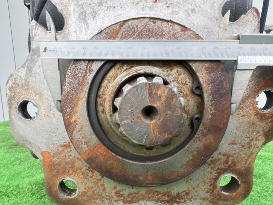 Komatsu Main pump; コントロールバルブユニット