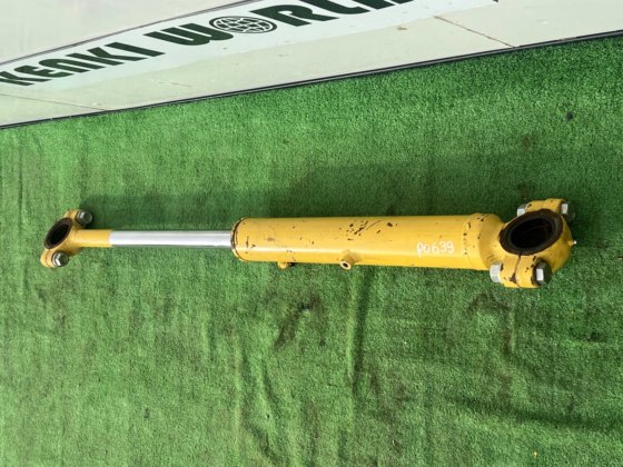 Komatsu Hydraulic Jack; コマツ 油圧シリンダー