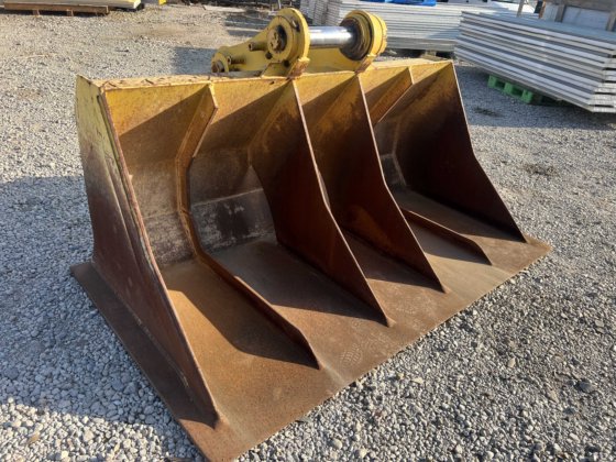 小松宽铲斗：销轴90mm，臂宽327mm，铲斗宽2190mm，宽铲斗