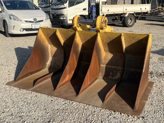 小松宽铲斗：销轴90mm，臂宽327mm，铲斗宽2190mm，宽铲斗