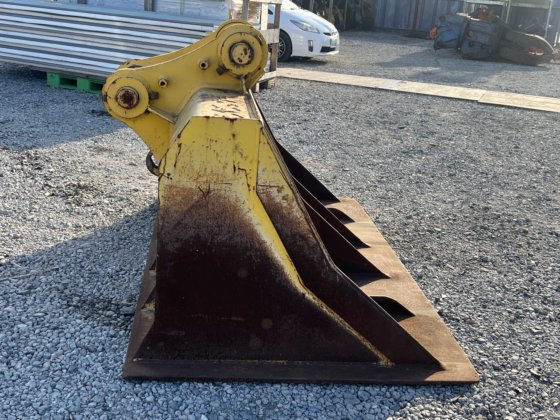 小松宽铲斗：销轴90mm，臂宽327mm，铲斗宽2190mm，宽铲斗