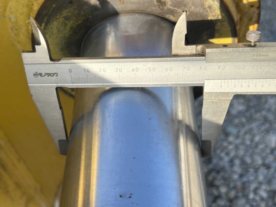 小松宽铲斗：销轴90mm，臂宽327mm，铲斗宽2190mm，宽铲斗