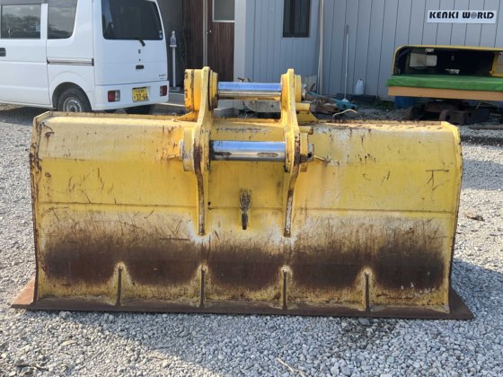 小松宽铲斗：销轴90mm，臂宽327mm，铲斗宽2190mm，宽铲斗