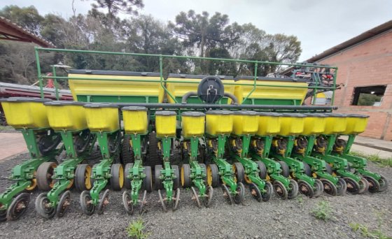 2013 John Deere 1113A