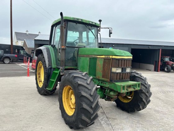 2000 John Deere 6810
