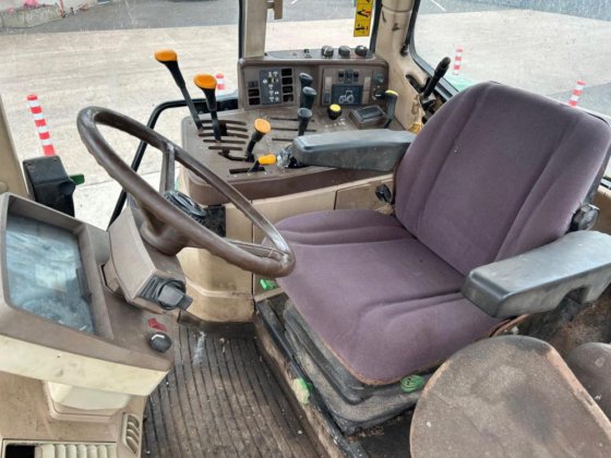 2000 John Deere 6810