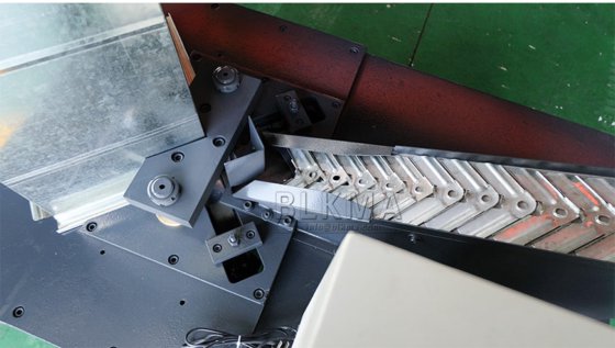 Corner Code Montagemaschine