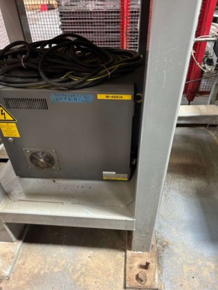 Fanuc M420iA Robot with Base