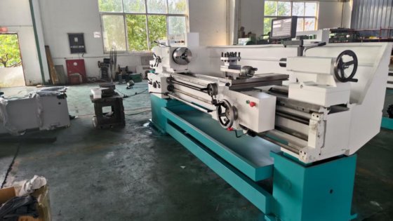PARALLEL LATHE WITH DISPLAY
