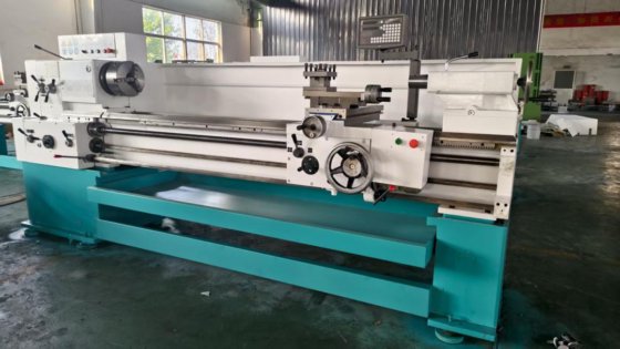 PARALLEL LATHE WITH DISPLAY