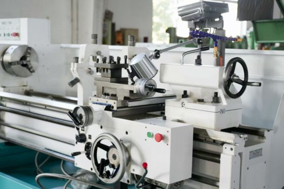 PARALLEL LATHE WITH DISPLAY