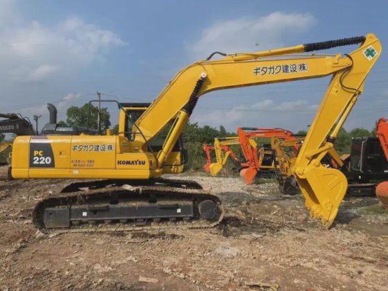 2022 Komatsu PC220