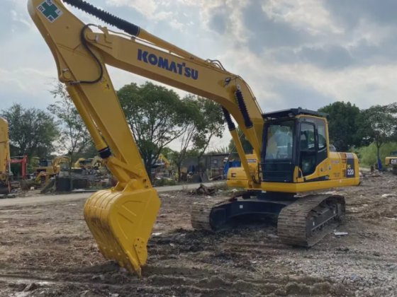 2022 Komatsu PC220