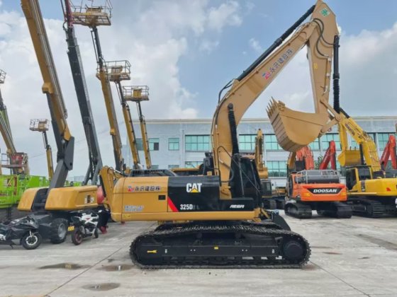 2018 Caterpillar 325D2L