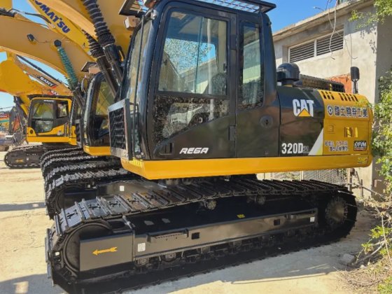 2022 Caterpillar CAT320D2L