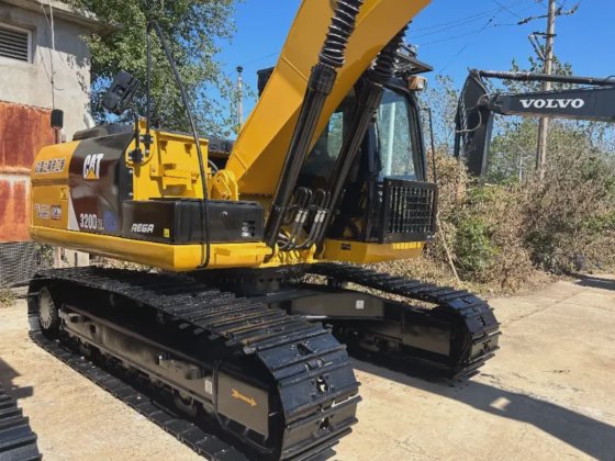 2022 Caterpillar CAT320D2L
