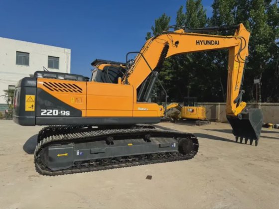 2021 Hyundai 220-9S