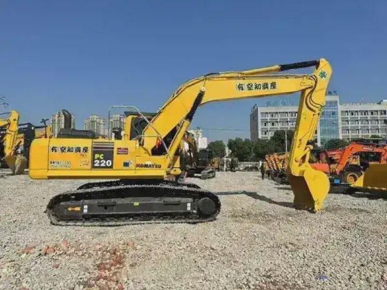 2023 Komatsu pc 220