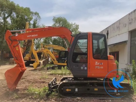 Hitachi ZX75US