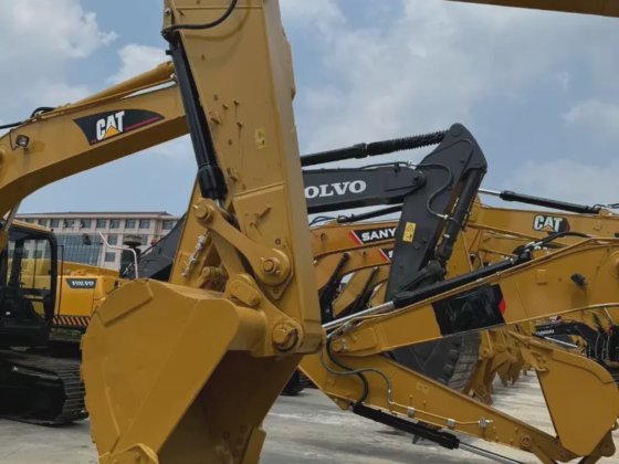 2022 Caterpillar CAT330GC